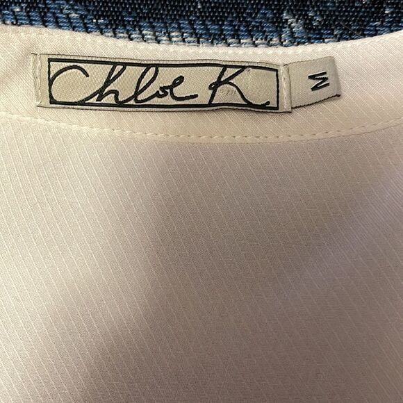 Chloe K cute, black & white crop top with front tie size M - Picture 7 of 7